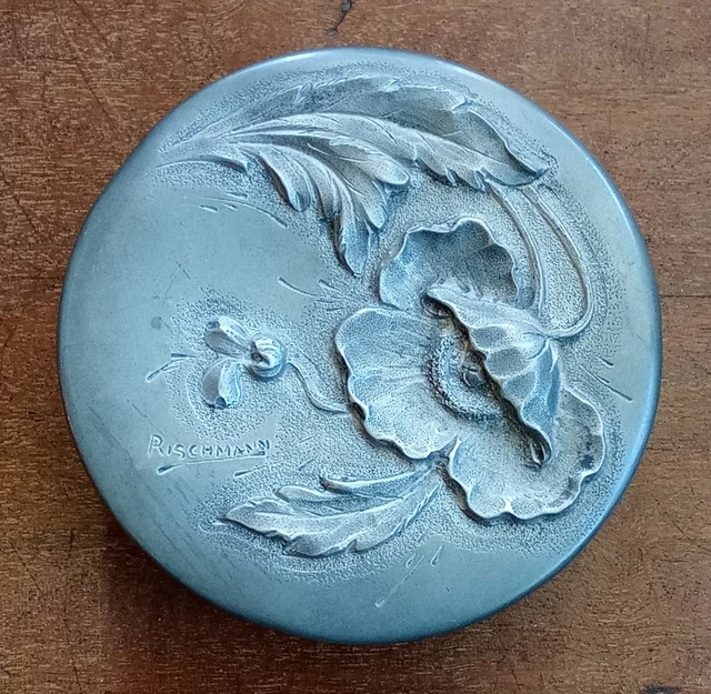 Boîte En étain Art Nouveau 1900 - Décor Pommes De Pin - Signée