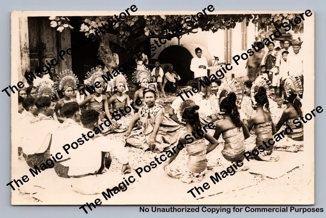 Carte Postale Ancienne RPPC De Bali - Femme Indigène Au Temple, 1920 - Originale Non Postée, état Occasion