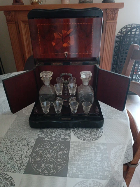 ANCIENNE CAVE A LIQUEUR COUVERCLE MOUVEMENTÉ A RESTAURER