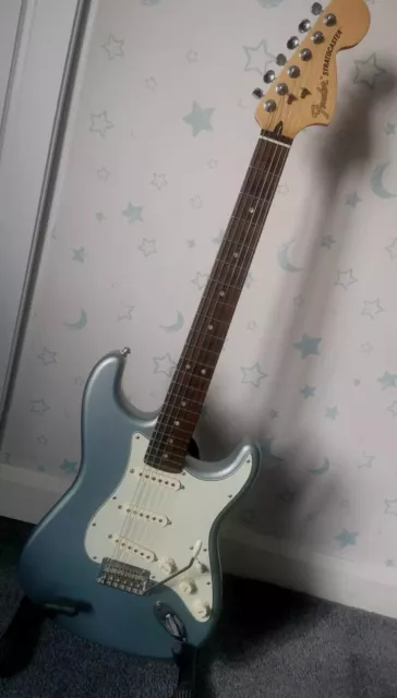 Fender Deluxe Roadhouse Stratocaster Ice Blue Electric Guitar Rosewood Fretboard