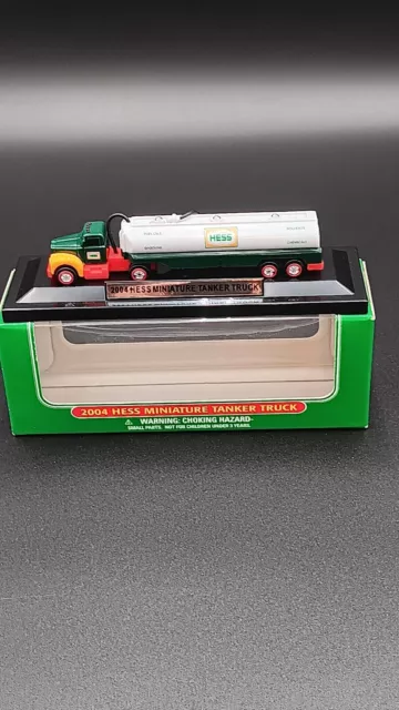 2004 HESS MINIATURE TANKER TRUCK New in Box Amerada Hess Refinery Tanker Truck
