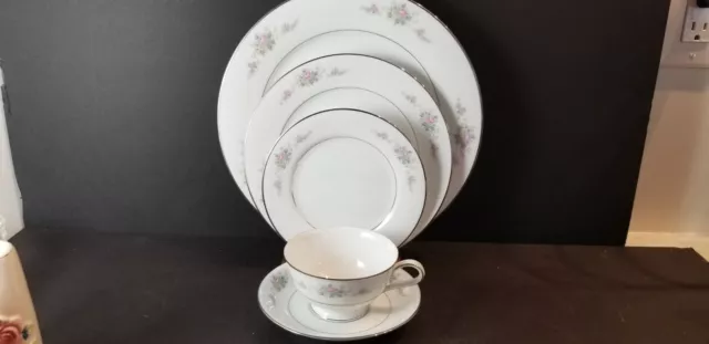 Astor Rose by Noritake 5 Piece Place Setting, Platinum Trim