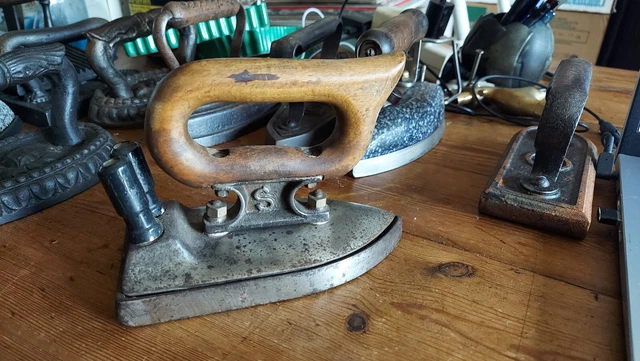 ANCIEN FER A Repasser A Col Décor De coq Fin XIX eme EUR 24,99