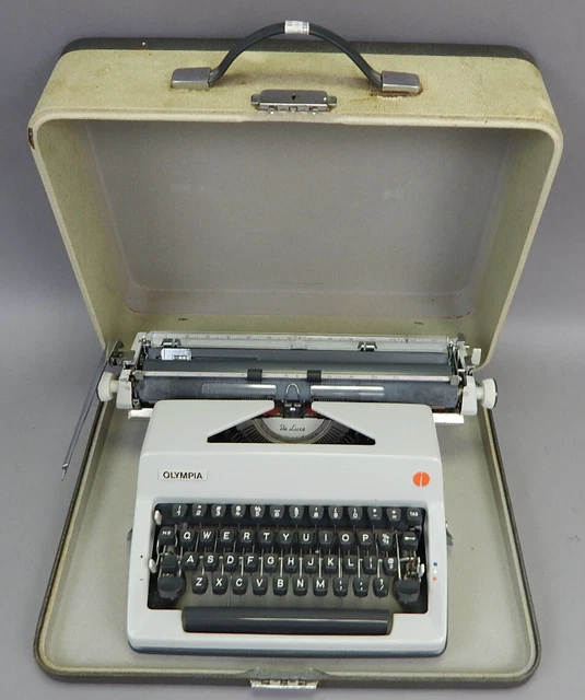 NICE CLEAN Mid Century Olympia Deluxe SM9 Portable Typewriter Germany WORKS