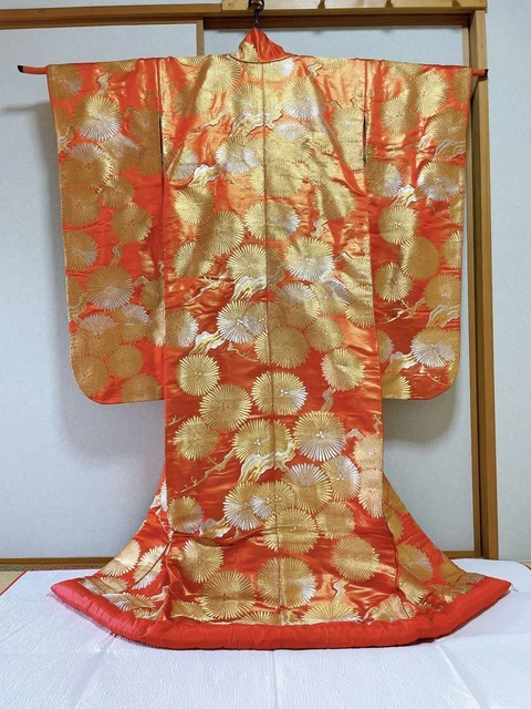 Uchikake Japanese Kimono Color striking bride Classic Embroidered