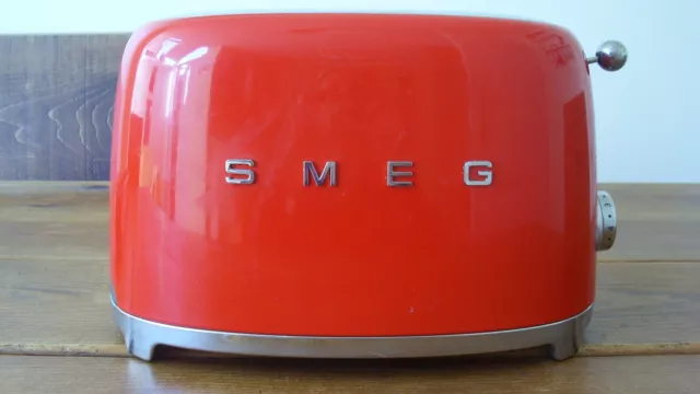 https://www.picclickimg.com/QH0AAOSwy7tkzT-p/SMEG-RED-2-SLICE-TOASTER-50s-STYLE-RETRO.webp