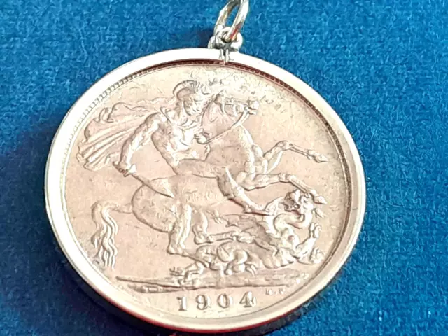 Antique Gold Sovereign 1904 & 9Ct Gold Mount Excellent.good Investments