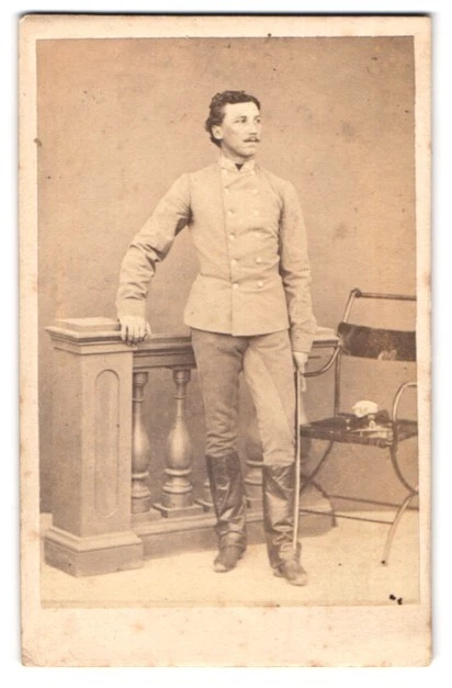 Fotografie unbekannter Fotograf und Ort, junger K. K. Soldat in Uniform mit Säb