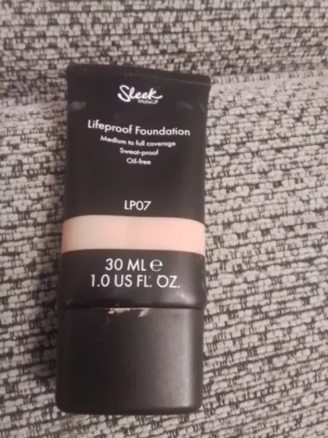 Sleek Lifeproof Foundation 30ml LP07 ** 50% Remaining