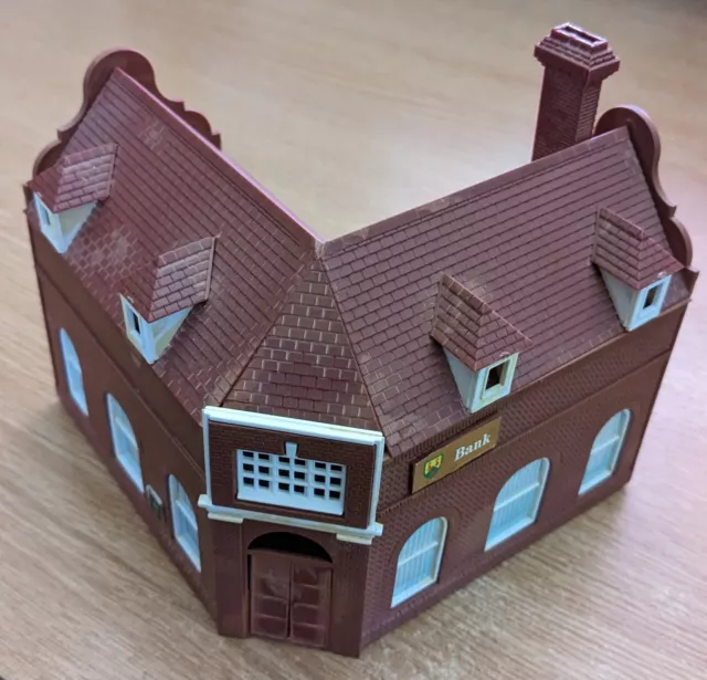 Hornby Railways R486 - Town Bank - Used / Built  - OO Gauge
