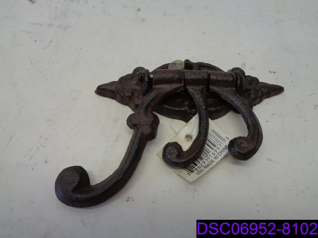 Cast Iron Swivel Hook Wall Bracket with 3 Hooks X-1660