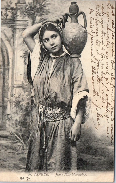 MAROC - TANGER - une jeune fille marocaine.
