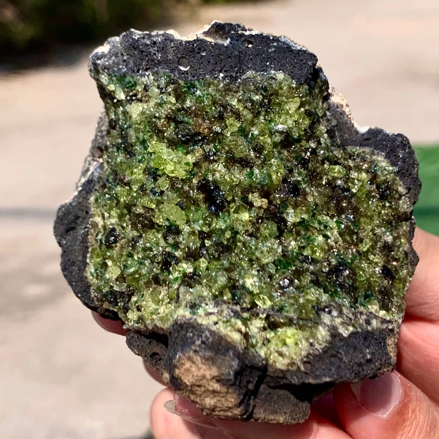 304G Natural Beautiful Olive Peridot Crystal Specimen from Supat cure