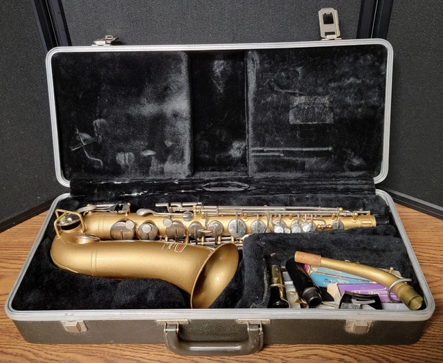VINTAGE SELMER BUNDY Tenor Sax Saxophone Musical Instrument Rare Gold