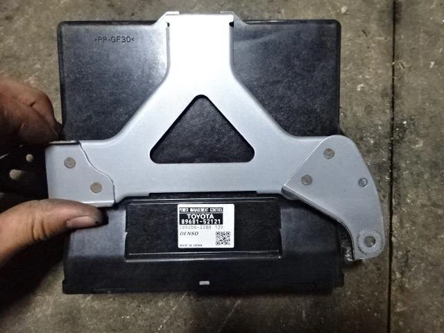 TOYOTA Aqua 2013 DAA-NHP10 Unità di controllo 8968152121 [usato] [PA66620518]
