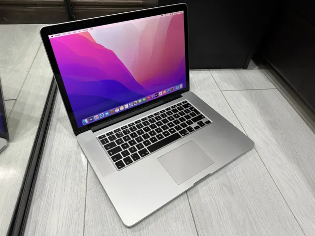 Apple MacBook Pro Retina 15,4" metà 2015 256 GB SSD 16 GB RAM 2,2 GHz Intel Core i7