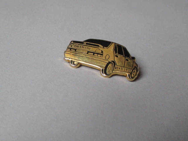 Pin's Voiture / Moteur RENAULT F1 / Championnat du Monde - signé AB