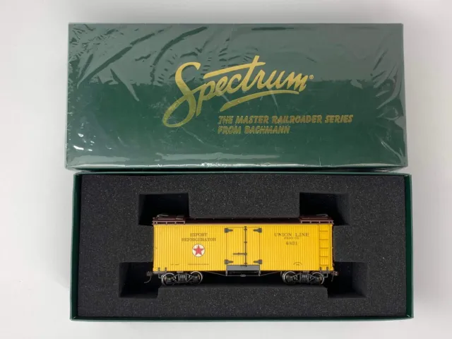 On30 Scale Bachmann Spectrum Reefer Car Train 27499 Painted Yellow & Brown.