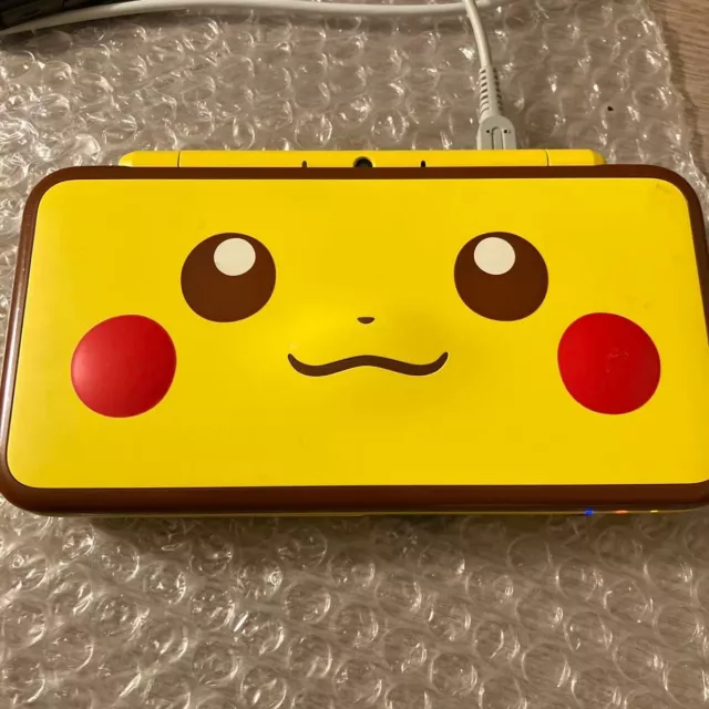 Consola Nintendo 2DS XL LL Edición Pokémon Pikachu Amarilla JP usada