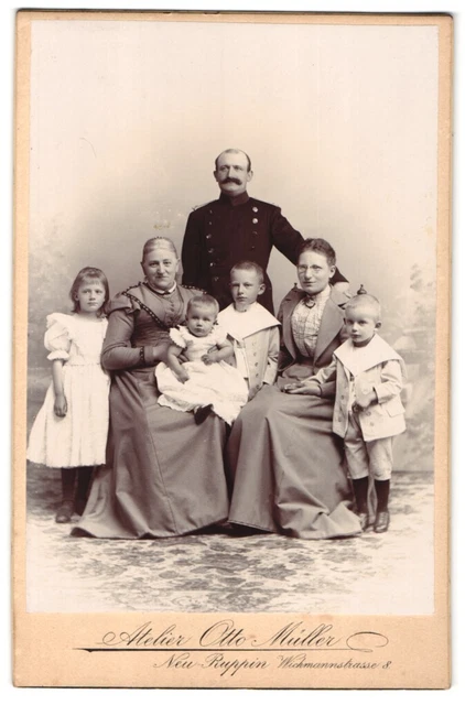 Fotografie Otto Müller, Neu-Ruppin, Wichmannstrasse 8, Portrait Soldat in Unifo