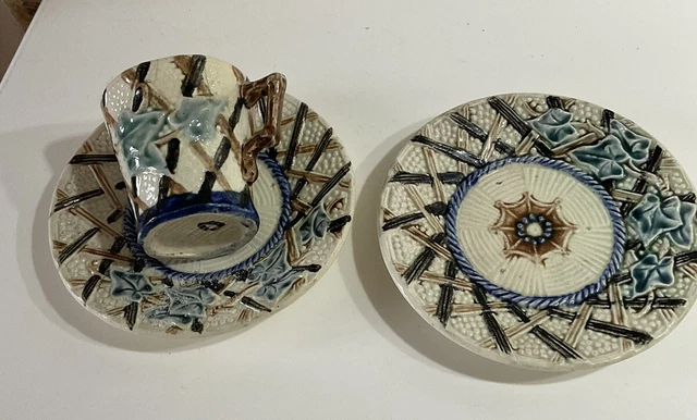 Ancienne Tasse Et 2 Sous Tasse en BARBOTINE Céramique à Décor Floral Majolica