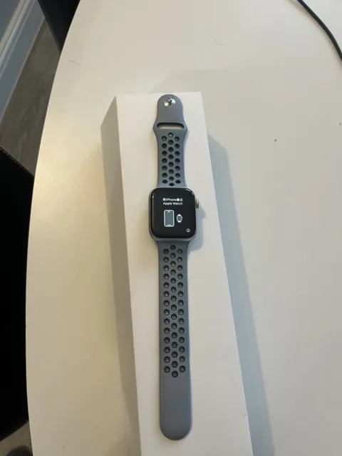 Apple Iwatch Nike Series 6 44mm silver/aluminium with grey sport band. Very Good