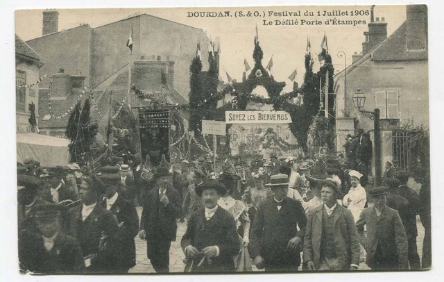Dourdan - Festival du 1er juillet 1906. Le Défilé Porte d'Etampes