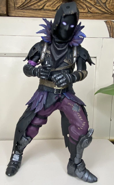 Fortnite raven store statue