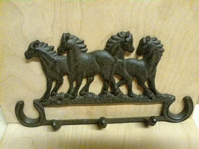 Cast Iron 4 Horses 3 Hooks 2 horseshoe towel coat hat or key holder Western Tack