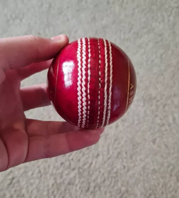 2 Ashes Cricket Balls
