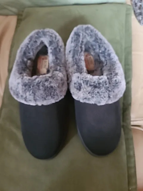 Bob's from Skecher's Women's Memory Foam Slippers New without Box