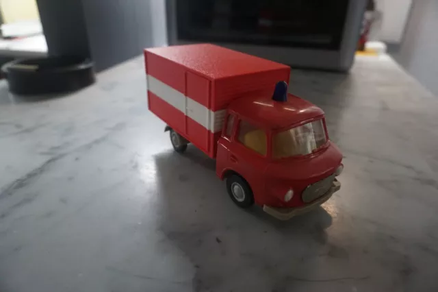 Anker Barkas B1000 Kofferaufbau rot mit weißer Bauchbinde - Umbau für Pritsche