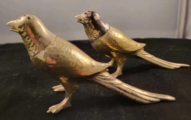 VINTAGE W. B. MFG Co. GOLD TONE METAL BIRD SALT AND PEPPER SHAKERS