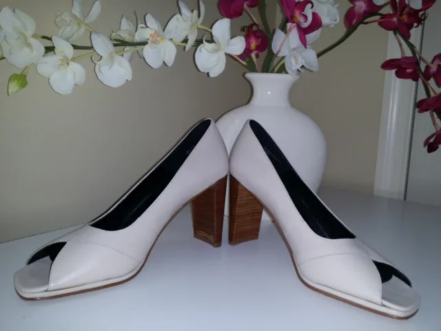 Amanda Smith "Hanna" Ivory Leather Peep Toe Pumps 3,5"Heel Ladies Shoes Sz. 9 M