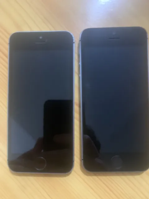 2 iPhone SE - Première Génération - 32 Go - Gris Sidéral