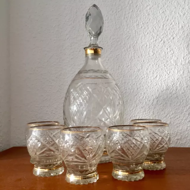 Antigua licorera con 6 vasos Cristal tallado con dorados
