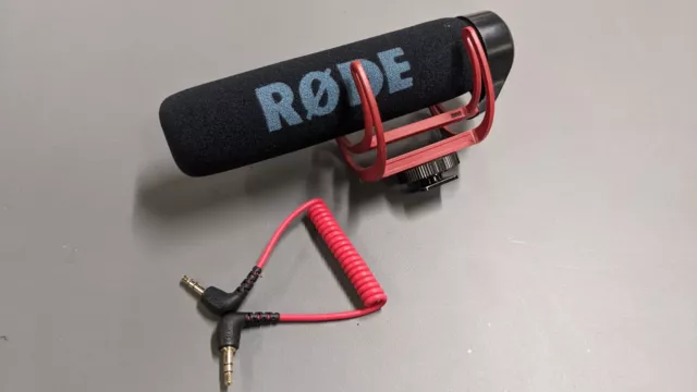 Rode VMGO VideoMic GO On-Camera Shotgun Microphone - Black Sony A7