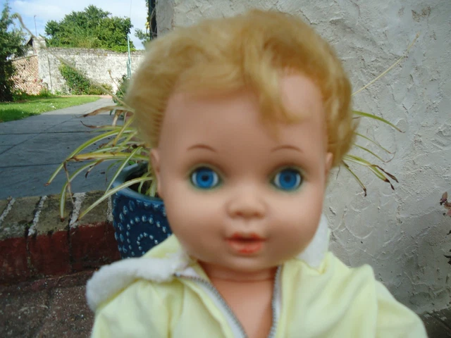 Poupée Bella 44cm habillée d'origine