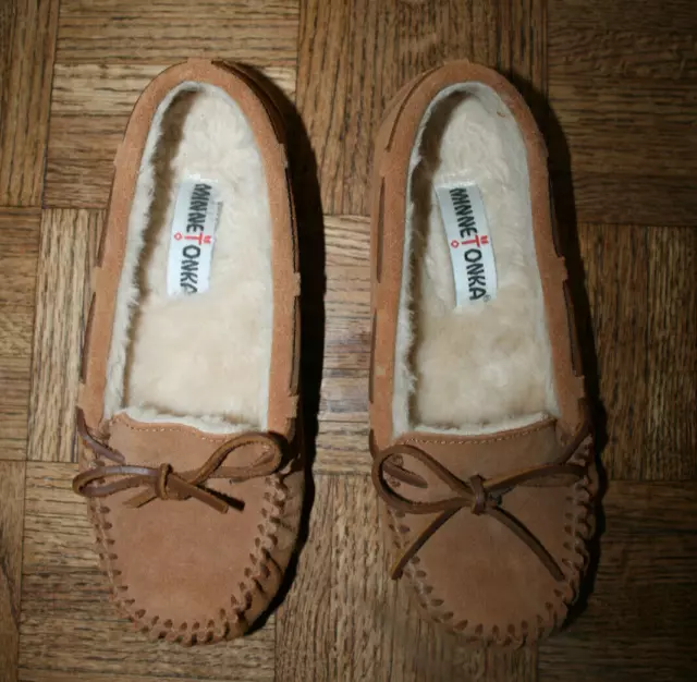 Minnetonka Women’s Sz 7 Slipper Moccasins Brown Tan Suede Faux Fur Lining