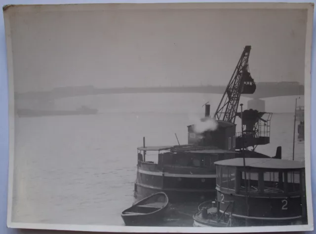 Foto um 1960: Hamburg Hafen Elbe Kohle bunkern Dampfer Bagger Schiff