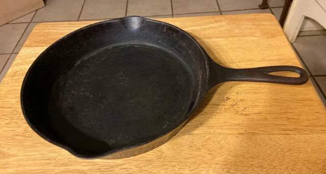 Vintage Wagner no.8 - 10 1/2 inch #8 Cast Iron Skillet  Made In USA