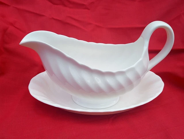 Wedgwood Candlelight. Salsiera Barca E Stand