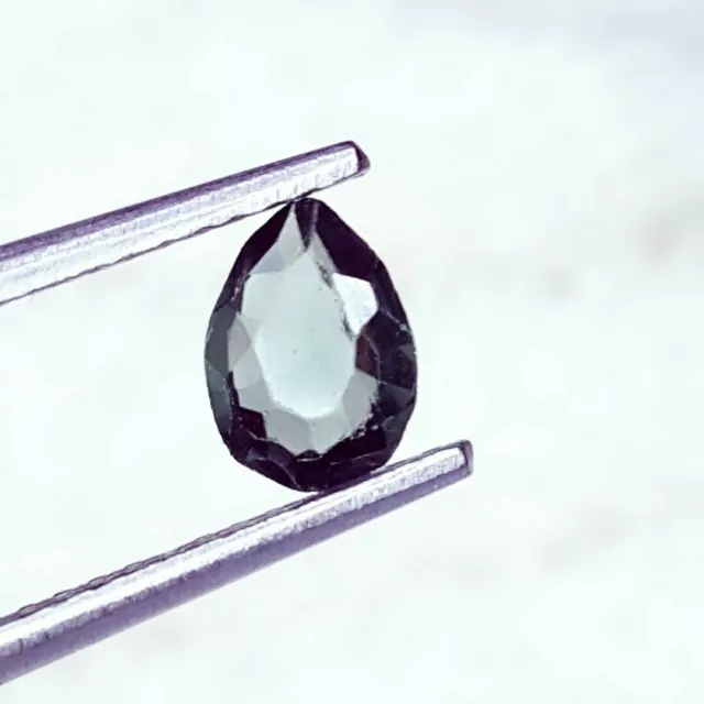 A saisir : Adorable moldavite naturelle du Brésil - 0,41 carat avec certificat.