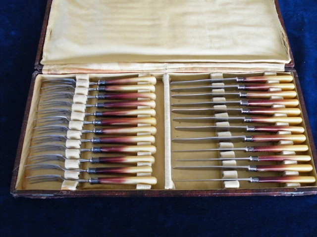 ANCIEN COFFRET ÉCRIN couteaux manches corne blonde lames inox Couverts