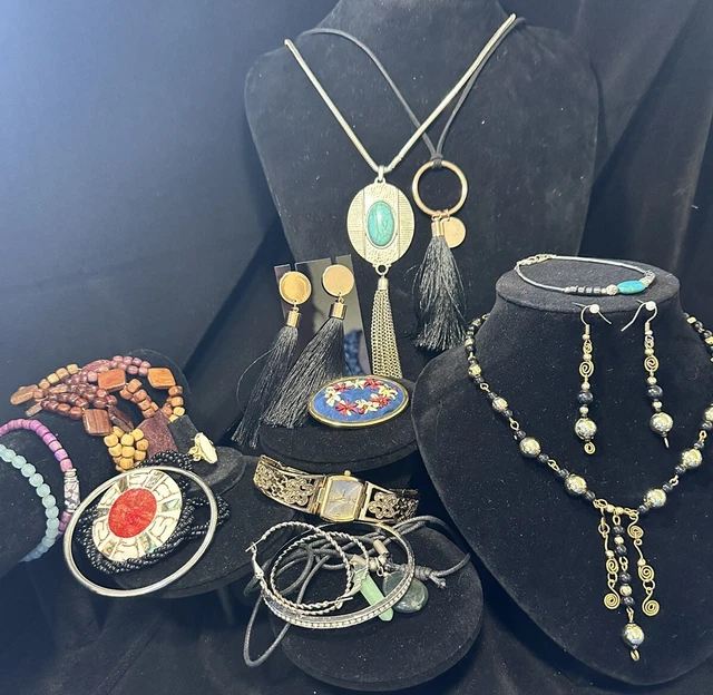 BULK LOT DECEASED Estate Costume Jewellery Vintage Now 35.00