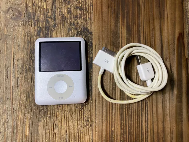 Apple iPod Nano 3rd Gen - Silver 4GB