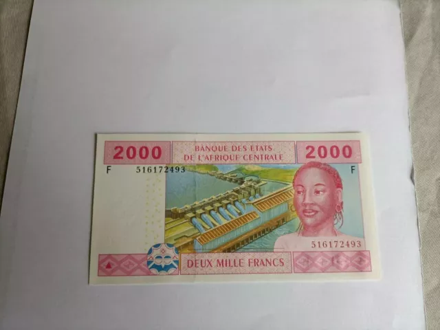 --1--Billet--2000--Francs-Guinee-Equatoriale-2002-Neuf