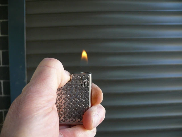 ancien briquet à gaz SAROME. piézoélectrique. Japon.