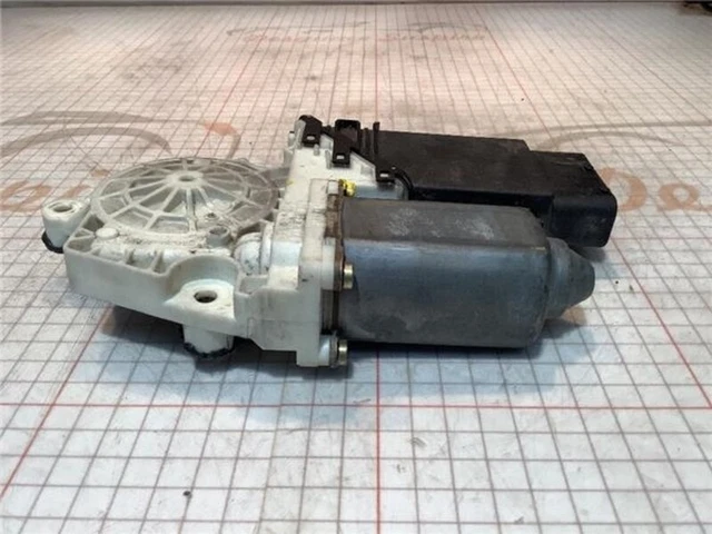Motore sollevatore telecomando anteriore sinistro per VOLKSWAGEN 9776101430203 BORA BERLINA 78964