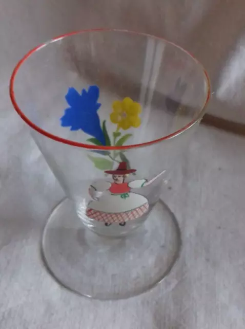 PETIT VERRE SUR PIED  ANCIEN DECOR DE PERSONNAGE ET FLEURS HAUTEUR 7,5cm